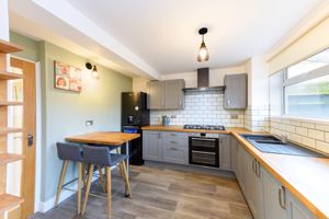 Kitchen/Breakfast Room- click for photo gallery